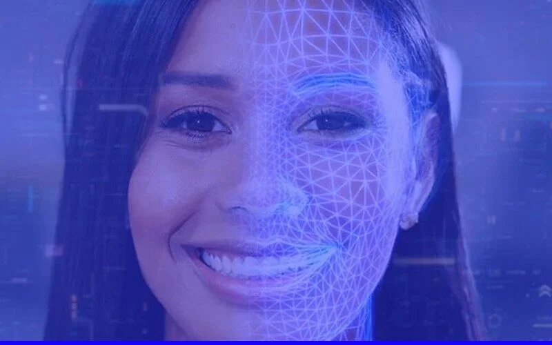 As tecnologias de reconhecimento facial vêm sendo consideradas entre as mais eficientes para assegurar um bom controle de acesso. Os dispositivos que se valem desse método de identificação estão pouco sujeitos a falhas e fraudes – porque o “desenho” de nosso rosto é único e dificilmente pode ser adulterado.